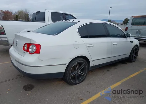 2010 Volkswagen Passat Komfort z USA, uszkodzony, nr VIN WVWJL7AN3AE057425